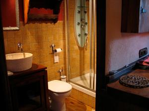 Kylpyhuone majoituspaikassa Apartamento La Muralla