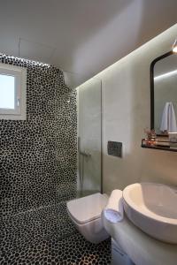 A bathroom at SkiNAmmos Eco Villas