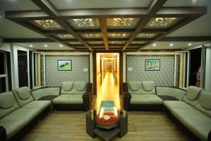 Southern Panorama Houseboats的休息区
