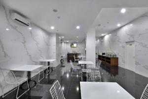Posezení v ubytování Whiz Hotel Falatehan Jakarta