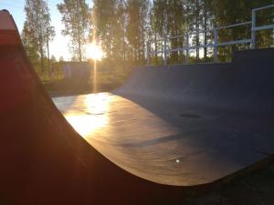 Leirintäalue – auringonlasku tai auringonnousu majoituspaikasta nähtynä