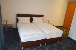 Postel nebo postele na pokoji v ubytování Hotel B8 Voerde