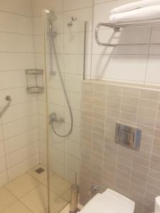Kylpyhuone majoituspaikassa Grand Okan Hotel