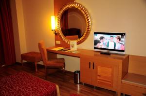 A television and/or entertainment centre at Alaiye Resort & Spa Hotel - Ultra All Inclusive