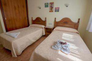 Posteľ alebo postele v izbe v ubytovaní Hostal O Camouco
