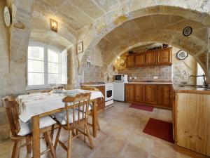 Foto da galeria de Gozo Break Farmhouses em Kerċem