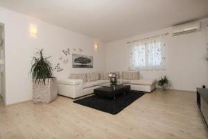 Afbeelding uit fotogalerij van Apartment Lara in Kaštel Novi