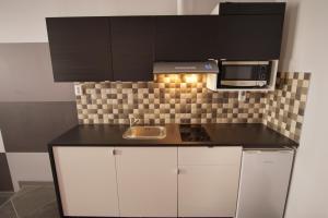 Kuchyň nebo kuchyňský kout v ubytování Trendy Living in Monastiraki