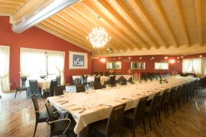Reštaurácia alebo iné gastronomické zariadenie v ubytovaní Hotel San Martino