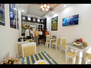 מסעדה או מקום אחר לאכול בו ב-Hanoi Golden Hostel