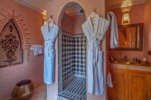 Koupelna v ubytování Riad & Spa Laurence Olivier