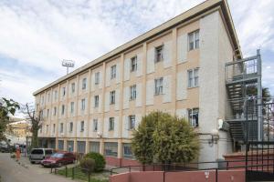 The building in which a hosteleket is located