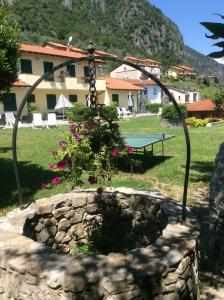 a swing in a yard with a picnic table at Villa Oliveto apartments in Oliveto Lario