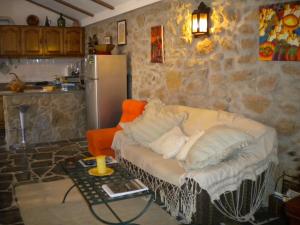 a living room with a couch with pillows on it at Casa da Bemposta in Bemposta