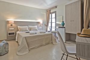 Postel nebo postele na pokoji v ubytování Nereus Luxurious Suites