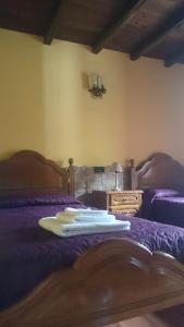 Cama o camas de una habitación en Apartamentos Rurales Vega de Llan