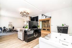 Kuchyňa alebo kuchynka v ubytovaní Hotel Atelia