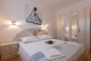 Ένα ή περισσότερα κρεβάτια σε δωμάτιο στο Villa Sarah +42 φωτογραφίες