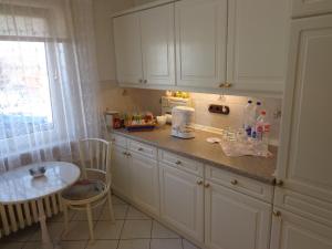 Cuisine ou kitchenette dans l'établissement Apartments Nähe Messe Laatzen-Gleidingen - room agency