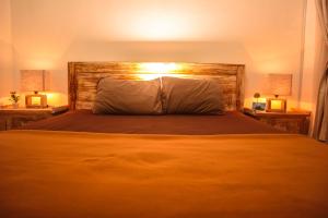 Un pat sau paturi într-o cameră la Umah Bukit House