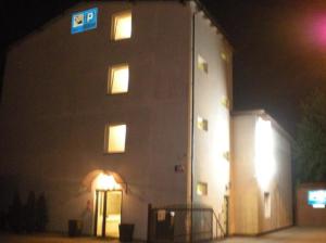 Budynek, w którym mieści się motel