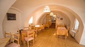 Un restaurante o sitio para comer en Bořetínský Statek