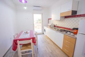 Virtuvė arba virtuvėlė apgyvendinimo įstaigoje La Stradetta