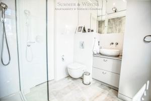 Kúpeľňa v ubytovaní Family Luxury Wonder Heaven Apartment, 50m to M Cassino, first with 3 badrooms&studio, second with 2 badrooms&studio, parking w cenie