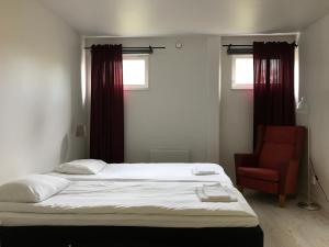 Postel nebo postele na pokoji v ubytování Fjord Apartments & Hostel Rooms