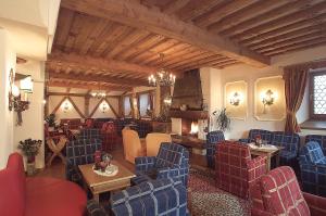 Ruang duduk di Hotel Schwarzer Adler