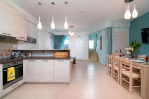 Olive Garden Villas and Apartments的厨房或小厨房