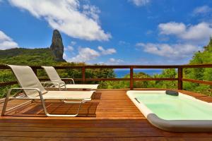 a deck with chairs and a hot tub on it at Pousada Zé Maria in Fernando de Noronha