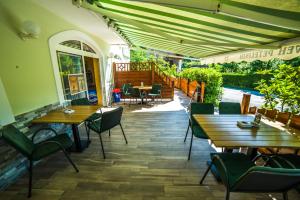 Restaurace v ubytování Gostišče Pri Dveh Petelinih