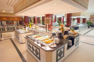 Comida en o cerca de este resort