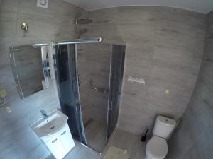 Łazienka w obiekcie Uroczy Zakątek Domki w Sarbinowie