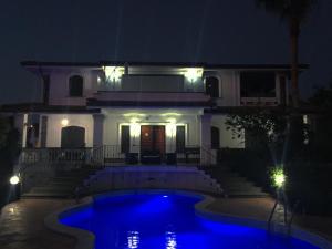 Bazén v ubytování B&B Villa Nunzia nebo v jeho okolí
