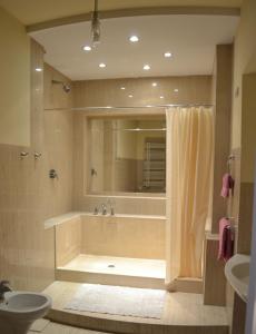 Koupelna v ubytování Lviv Euro Hostel + 24 fotografií