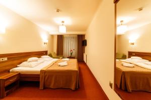 Hotel Sanvit Lake Resort & Spa客房内的一张或多张床位