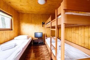 Hotel Sanvit Lake Resort & Spa客房内的一张或多张床位