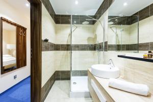 Hotel Sanvit Lake Resort & Spa的一间浴室