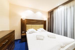 Hotel Sanvit Lake Resort & Spa客房内的一张或多张床位