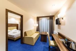 Hotel Sanvit Lake Resort & Spa客房内的一张或多张床位
