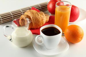 a table with a cup of coffee and a plate of food at La Casa del Che Fernando in Lima