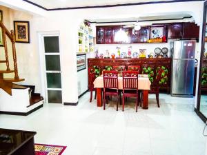 Lounge atau bar di Entire House with 4 rooms near SM Molino and Vermosa Ayala