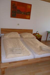 Llit o llits en una habitació de Gasthaus Bethlehem