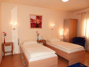 Postel nebo postele na pokoji v ubytování Hotel Krone + 31 fotografií
