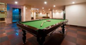 Biliár nebo kulečník v ubytování Hotel Regent Grand