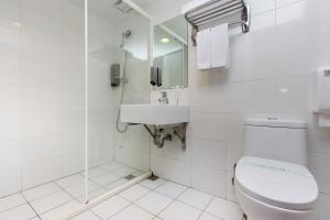 Koupelna v ubytování Chance Hotel