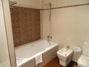 Ein Badezimmer in der Unterkunft Hotel Alén do Mar