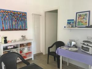 a dining room with a table and chairs at Villetta Sole in Bari Palese